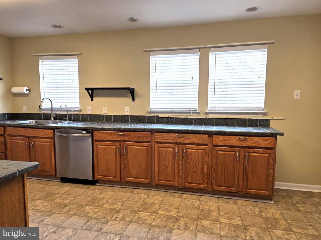 28 Briar Ln - Photo 6 of 41