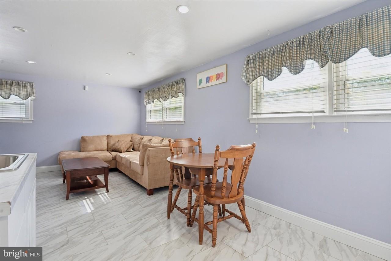 318 Ashbourne Rd - Photo 3 of 12