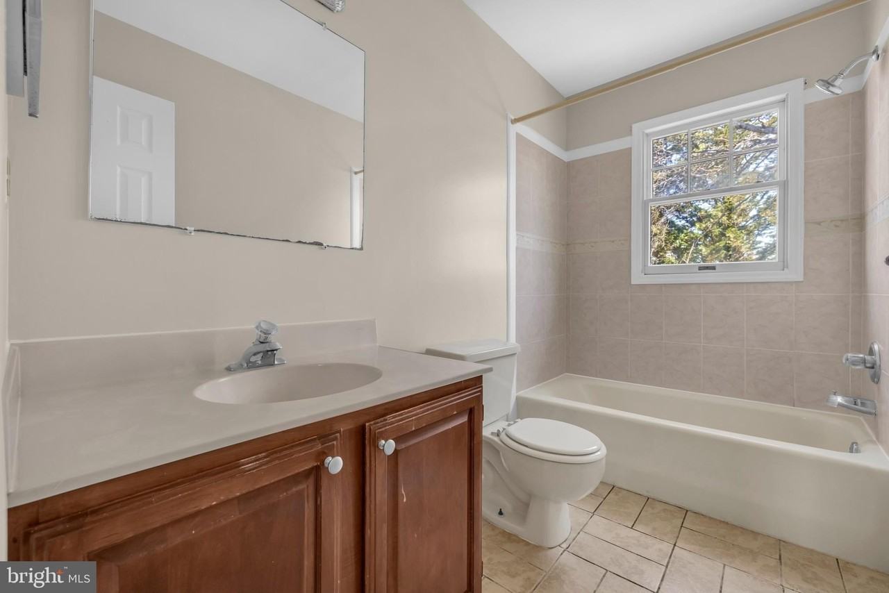 5602 Grouper Ct - Photo 5 of 50