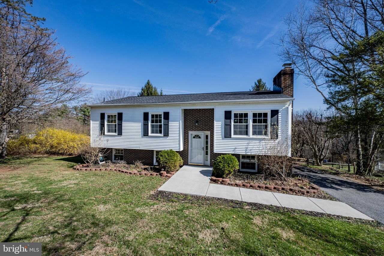 2402 Raintree Ave - Photo 3 of 32