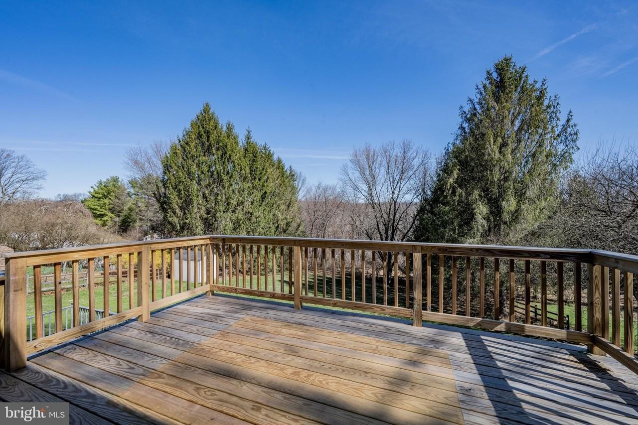 2402 Raintree Ave - Photo 4 of 32