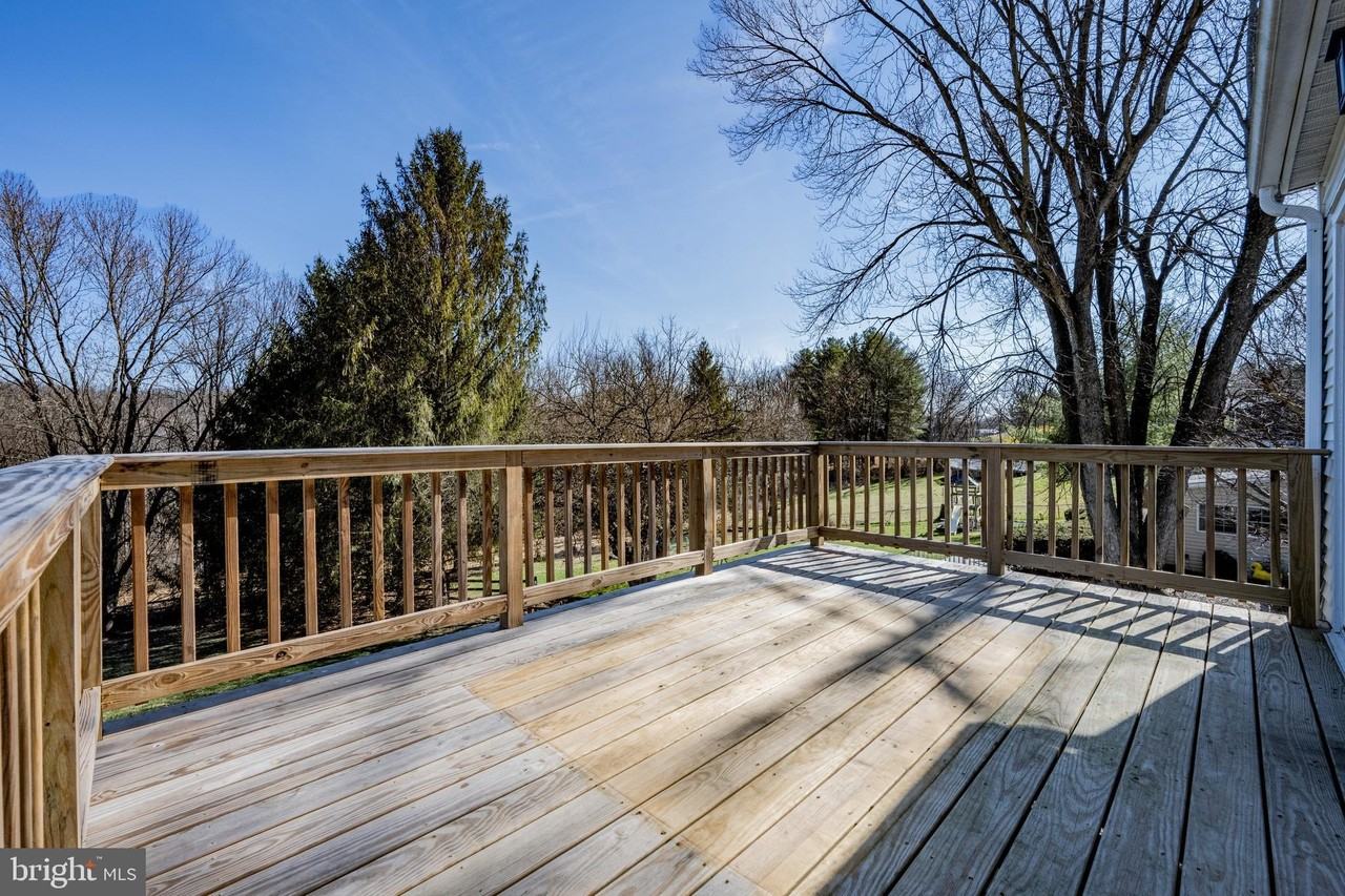 2402 Raintree Ave - Photo 5 of 32