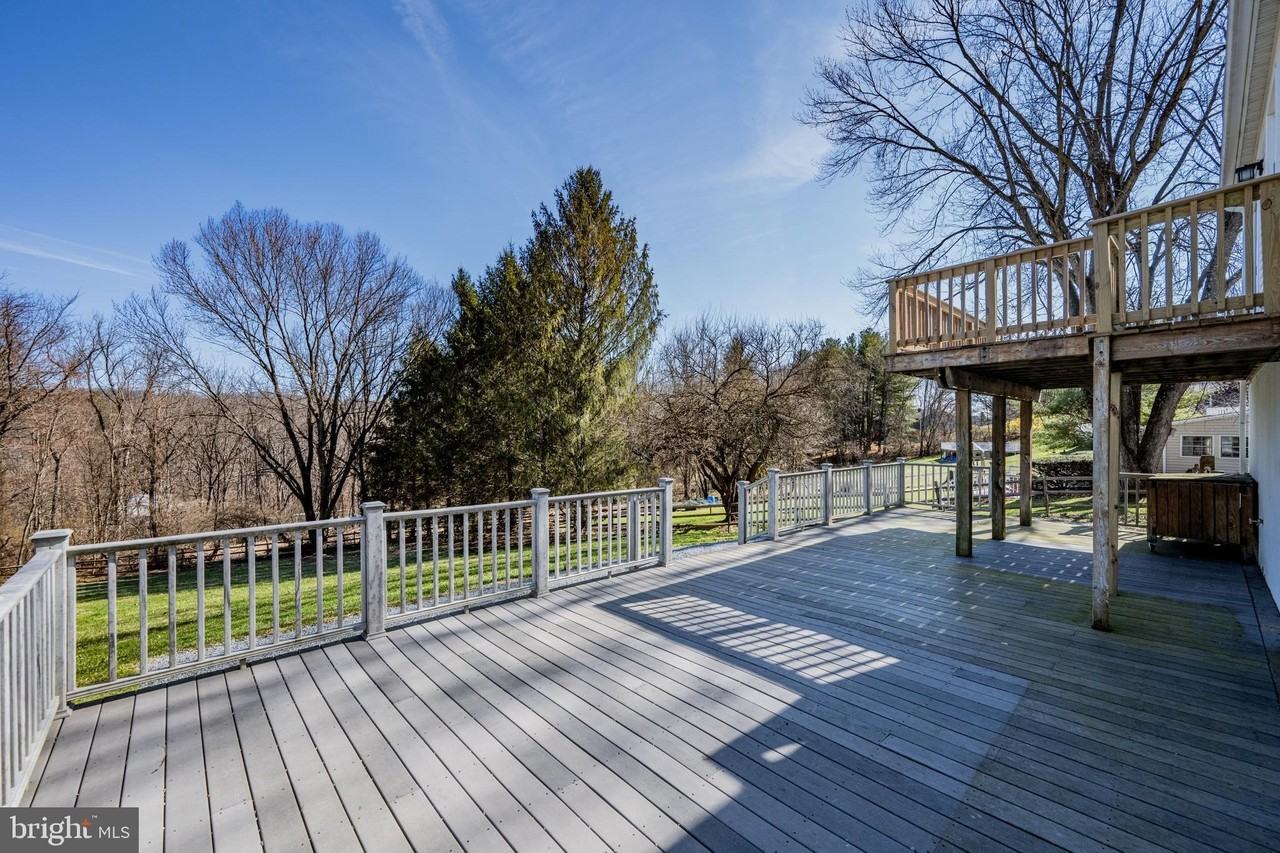 2402 Raintree Ave - Photo 6 of 32