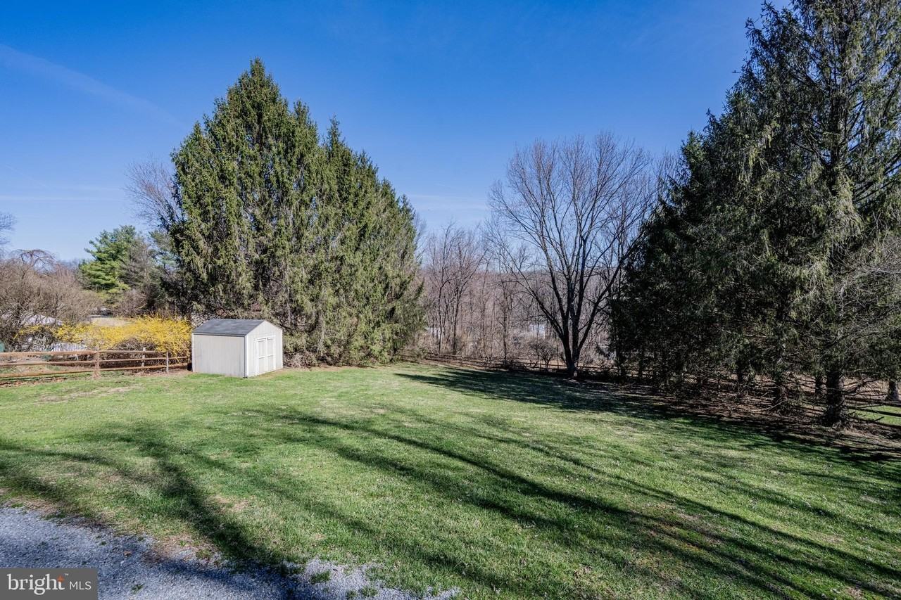 2402 Raintree Ave - Photo 7 of 32