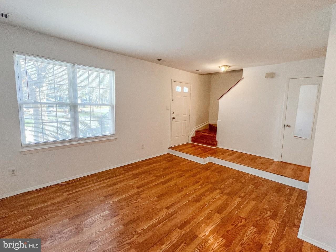 19920 Waterloo Ct - Photo 4 of 23