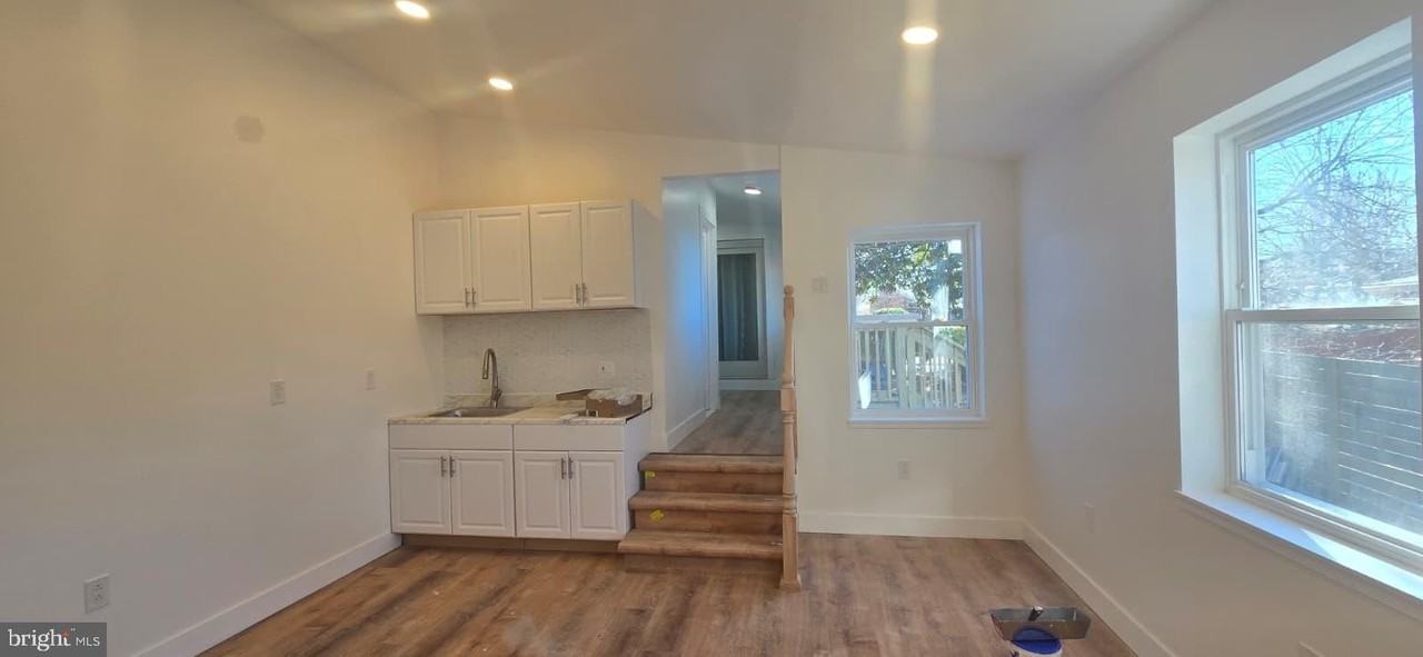 705 Hyde Rd - Photo 2 of 14