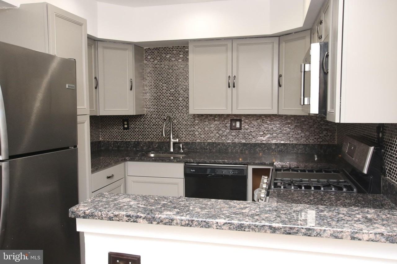 210 James Ct - Photo 2 of 13