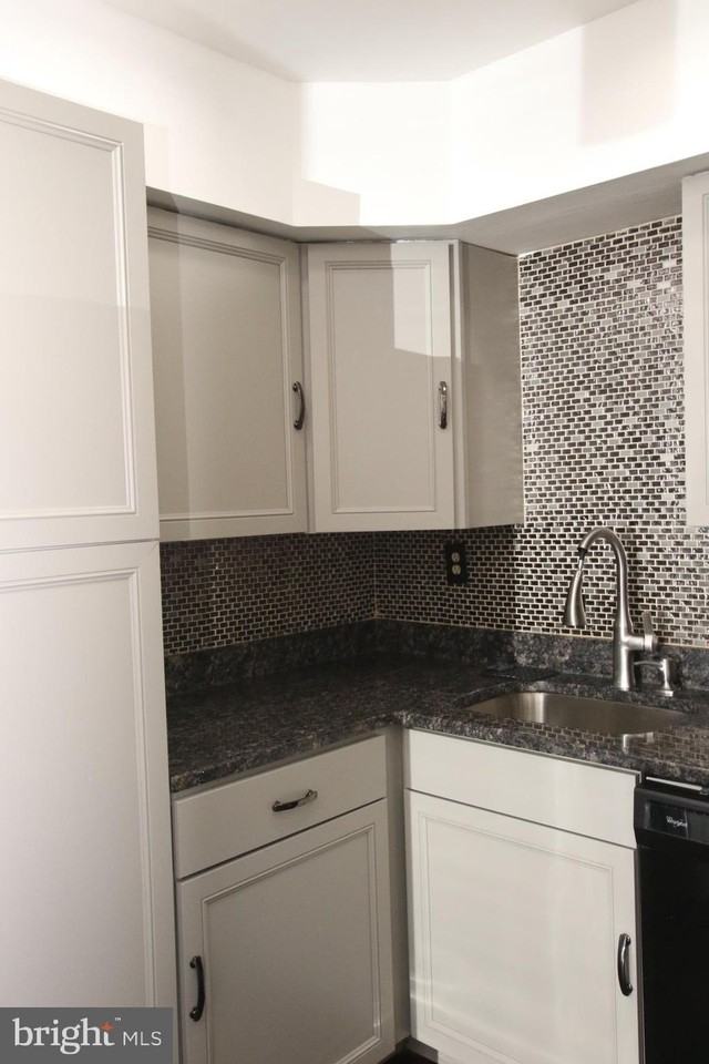 210 James Ct - Photo 4 of 13