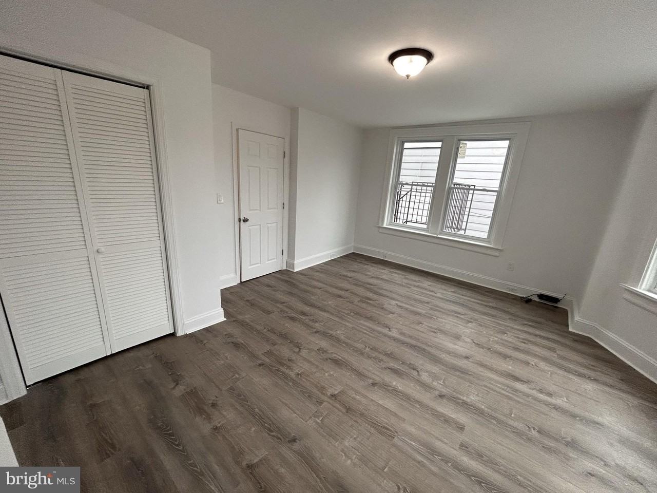 1067 S Clinton Ave 2nd Fl - Photo 2 of 30