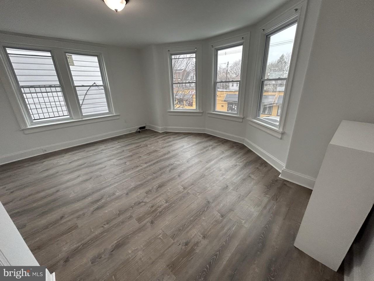 1067 S Clinton Ave 2nd Fl - Photo 3 of 30