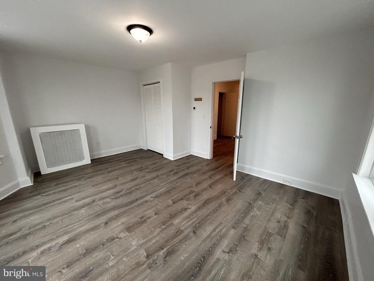 1067 S Clinton Ave 2nd Fl - Photo 5 of 30