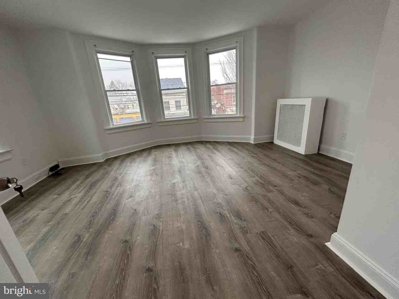 1067 S Clinton Ave 2nd Fl - Photo 7 of 30