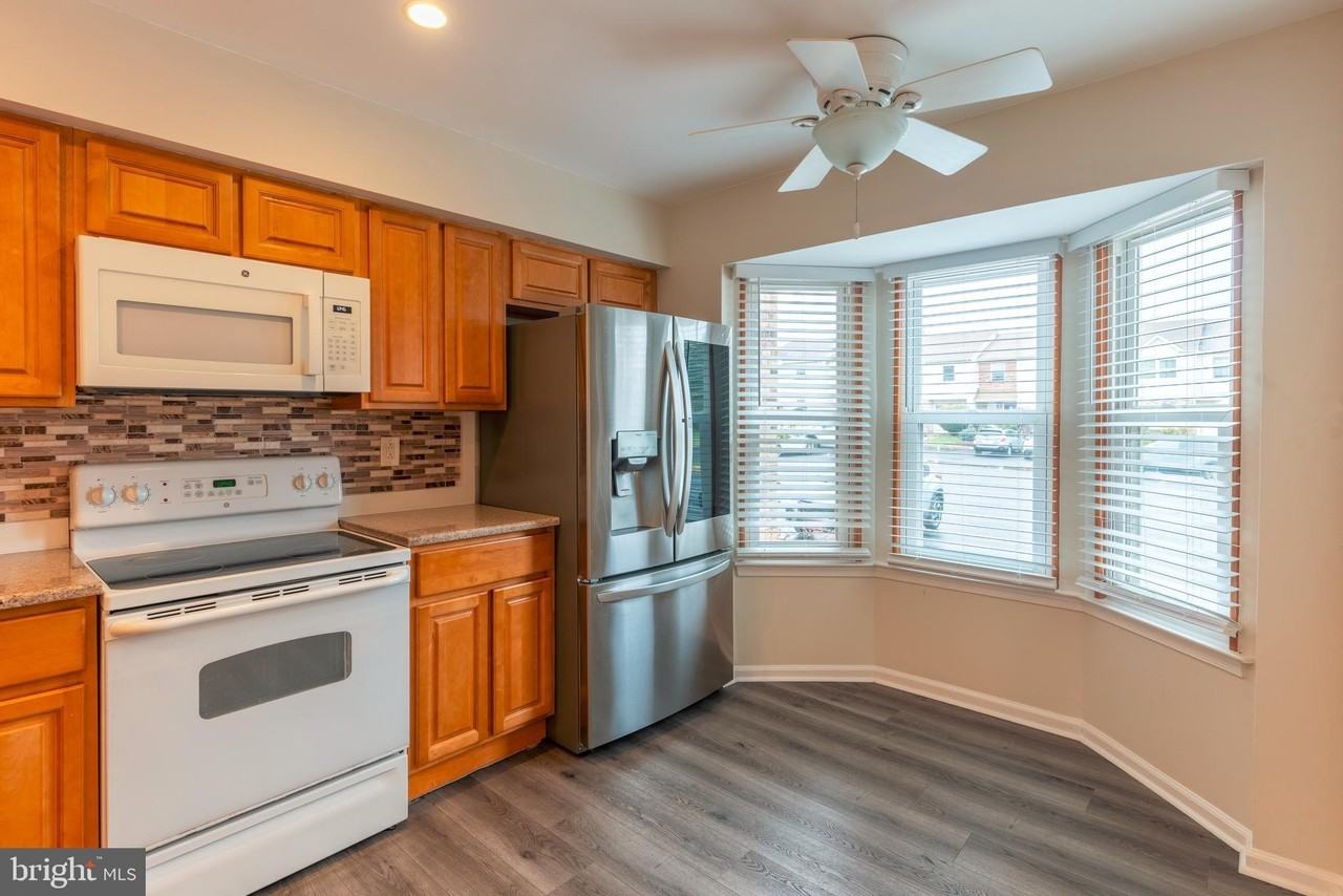 308 Wayne Ct - Photo 4 of 31