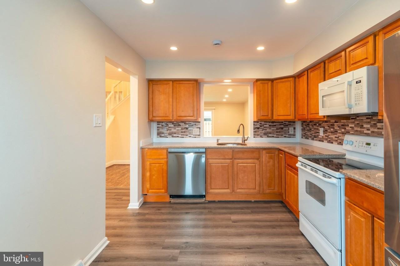 308 Wayne Ct - Photo 5 of 31