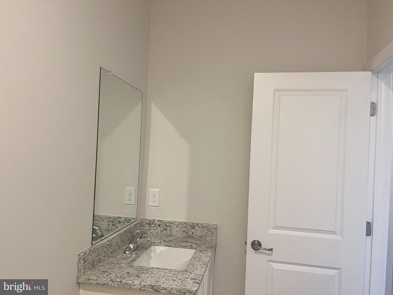 777 Platinum Dr - Photo 6 of 36