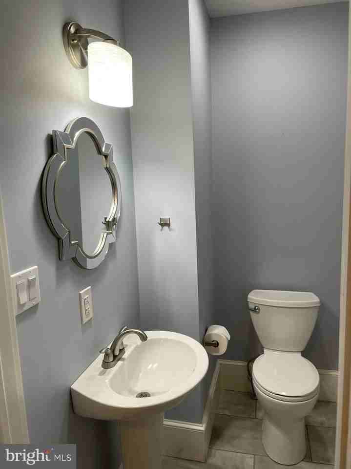 909 N 2nd St - Photo 3 of 38