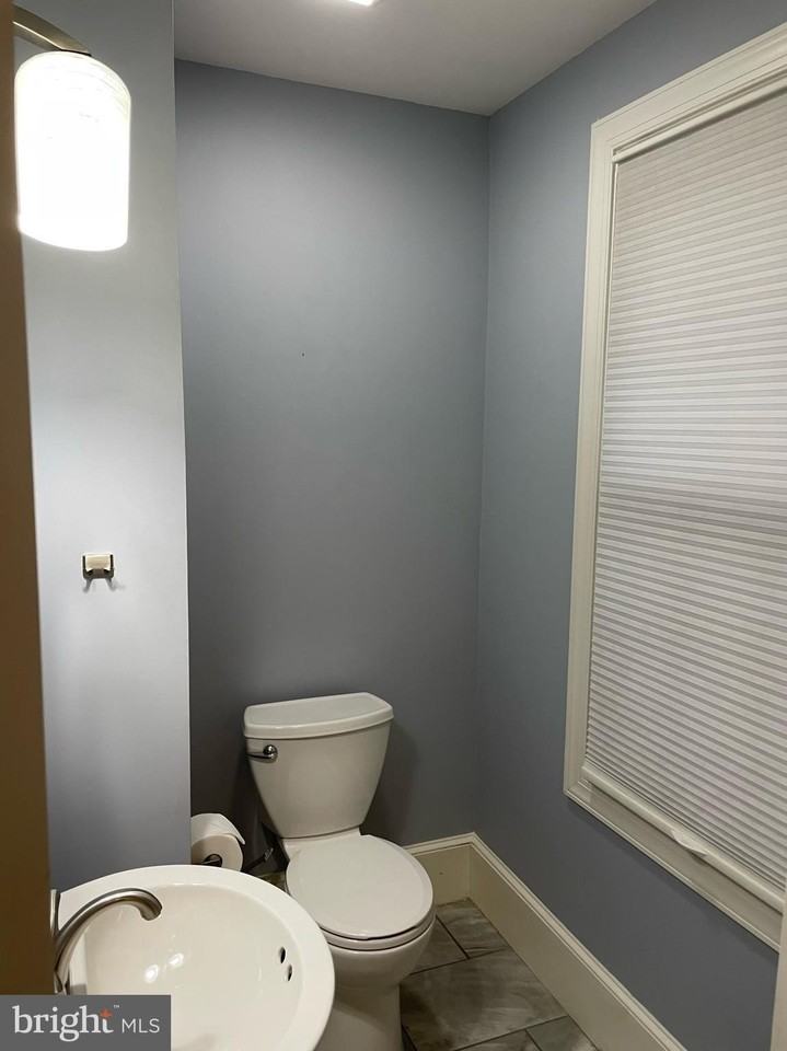 909 N 2nd St - Photo 4 of 38