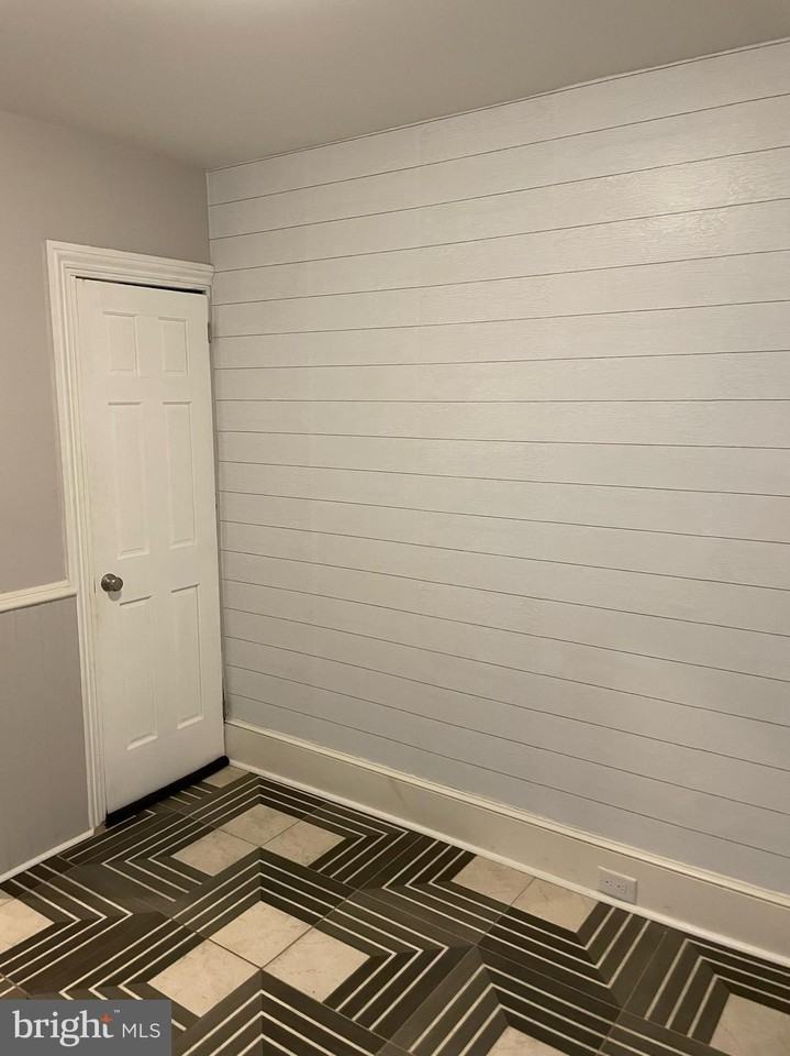 909 N 2nd St - Photo 5 of 38