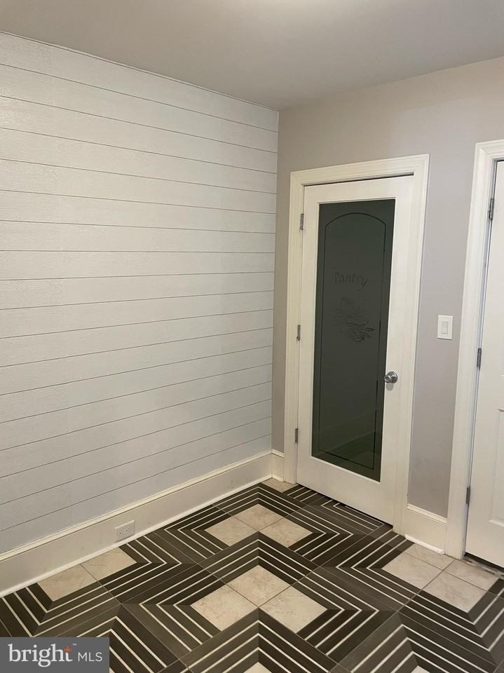 909 N 2nd St - Photo 6 of 38