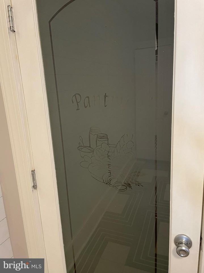 909 N 2nd St - Photo 7 of 38