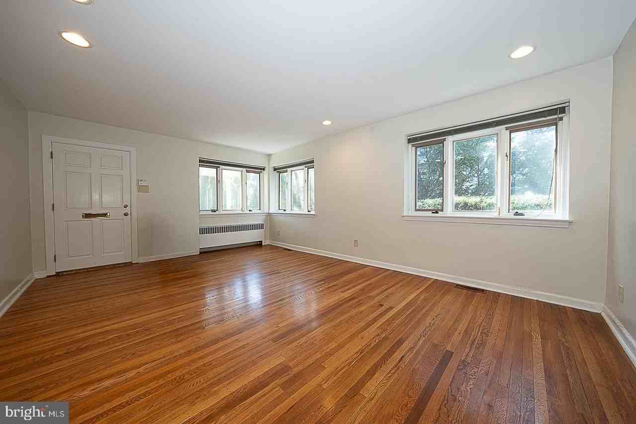 1457 Manoa Rd - Photo 5 of 50