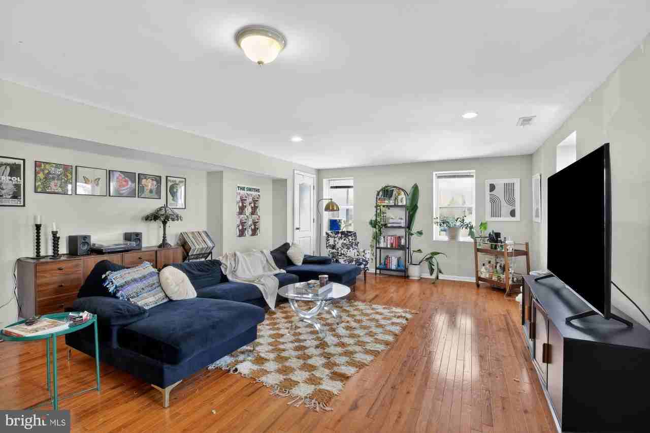 1127 E Susquehanna Ave Unit 2 - Photo 4 of 19