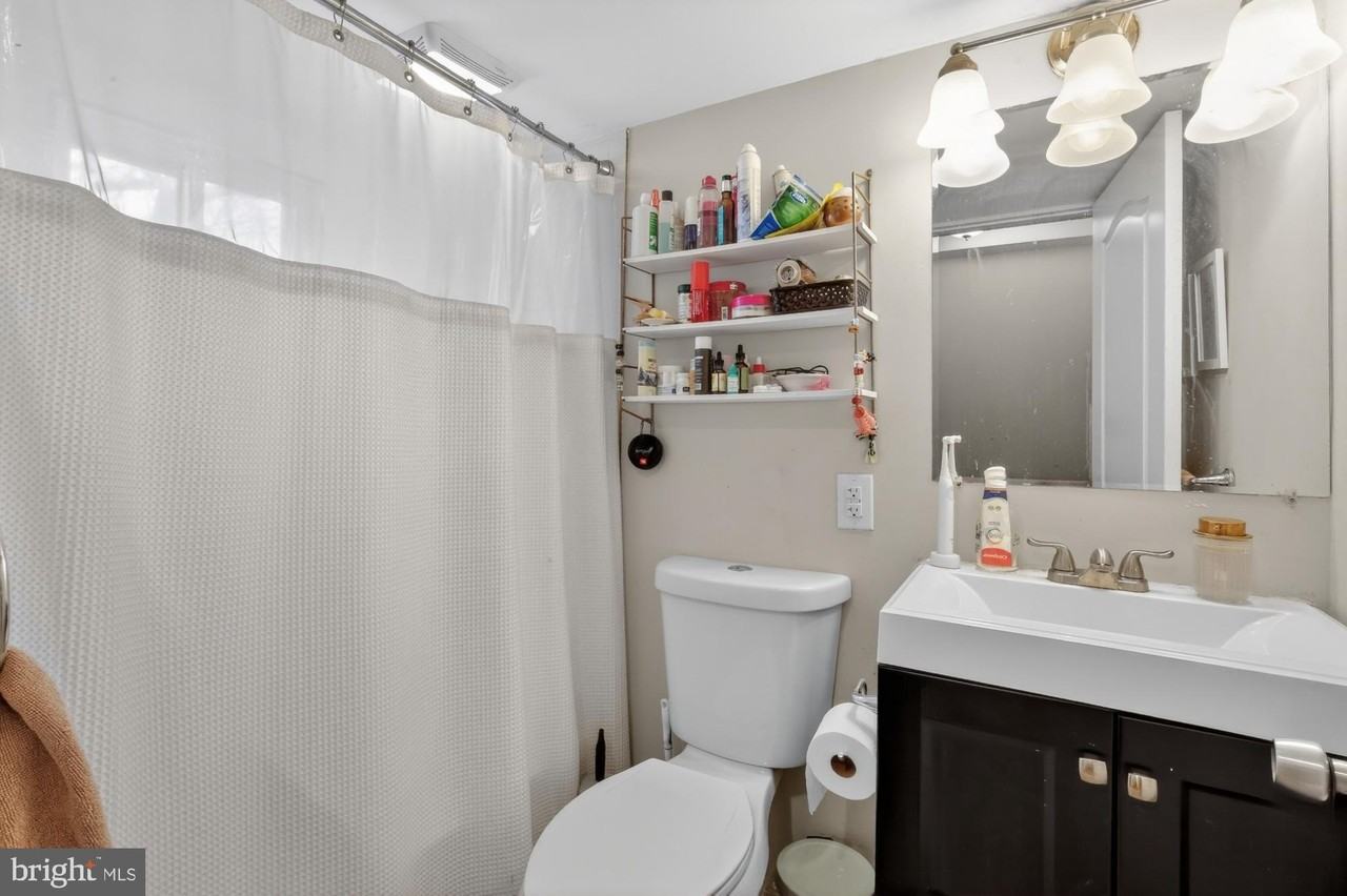 1127 E Susquehanna Ave Unit 2 - Photo 6 of 19