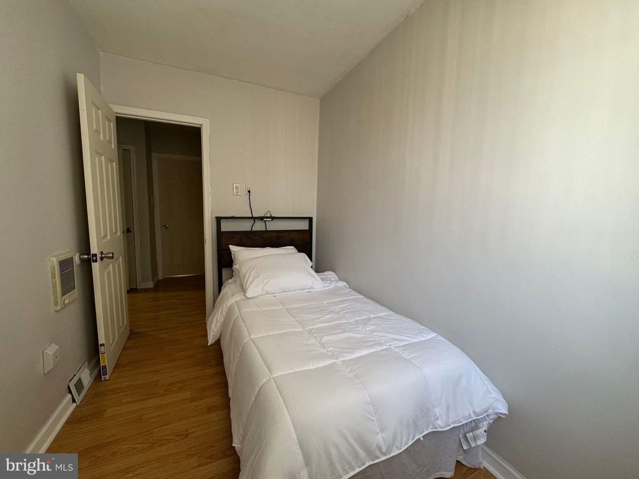 2726 S 8th St - Photo 2 of 12