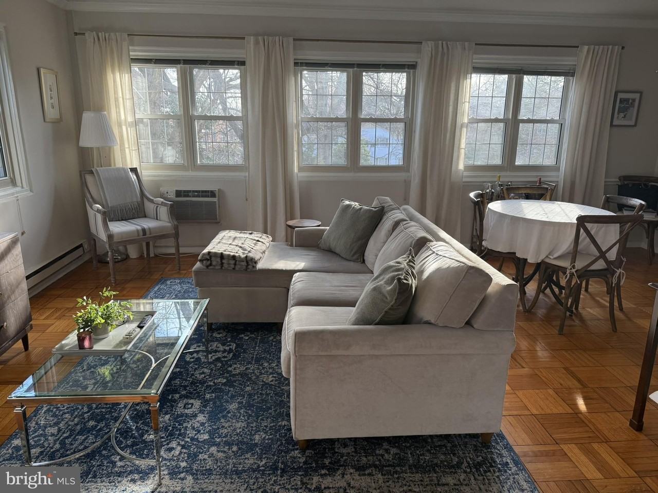 1921 N Quaker Ln - Photo 3 of 27