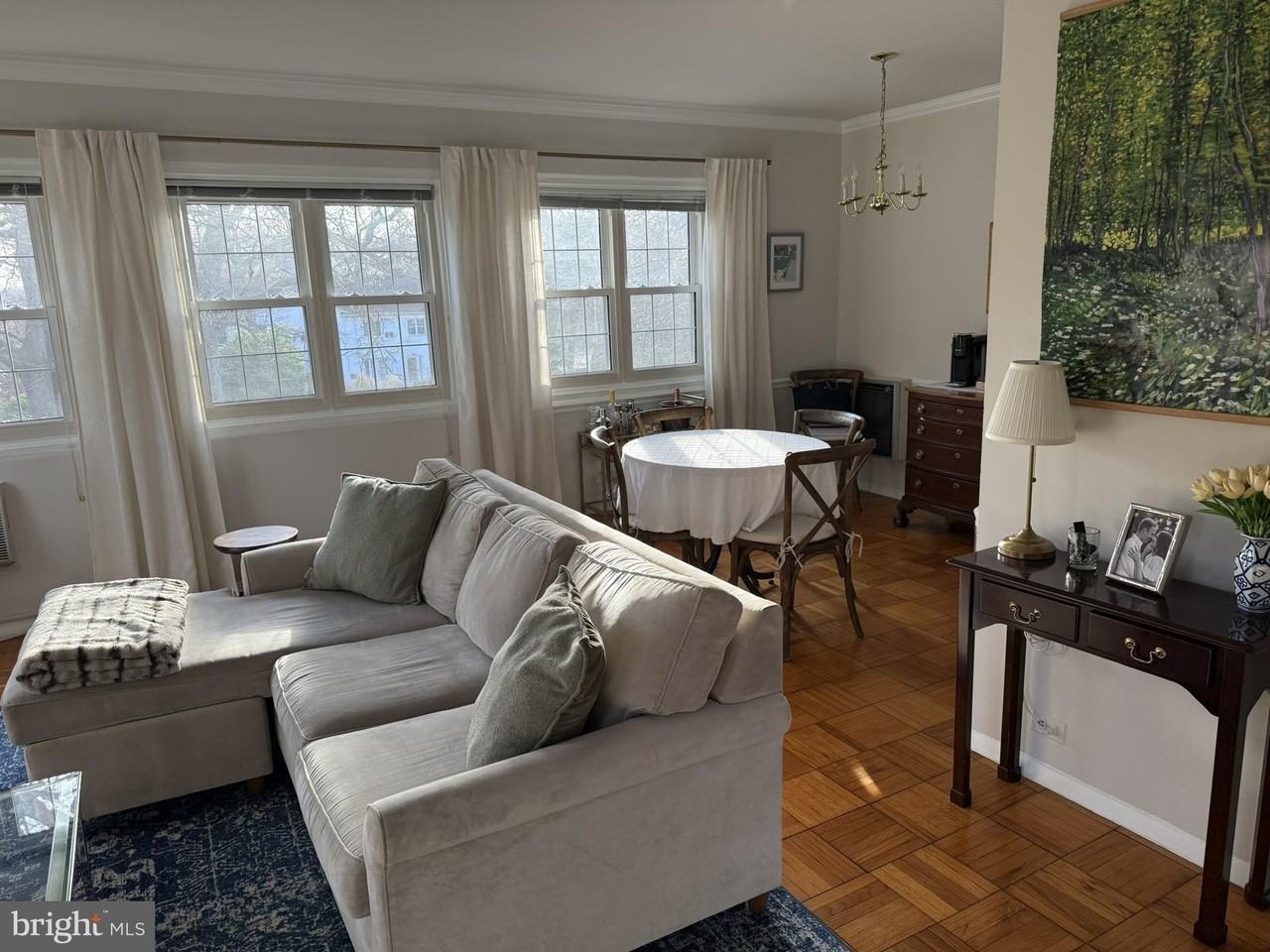 1921 N Quaker Ln - Photo 4 of 27