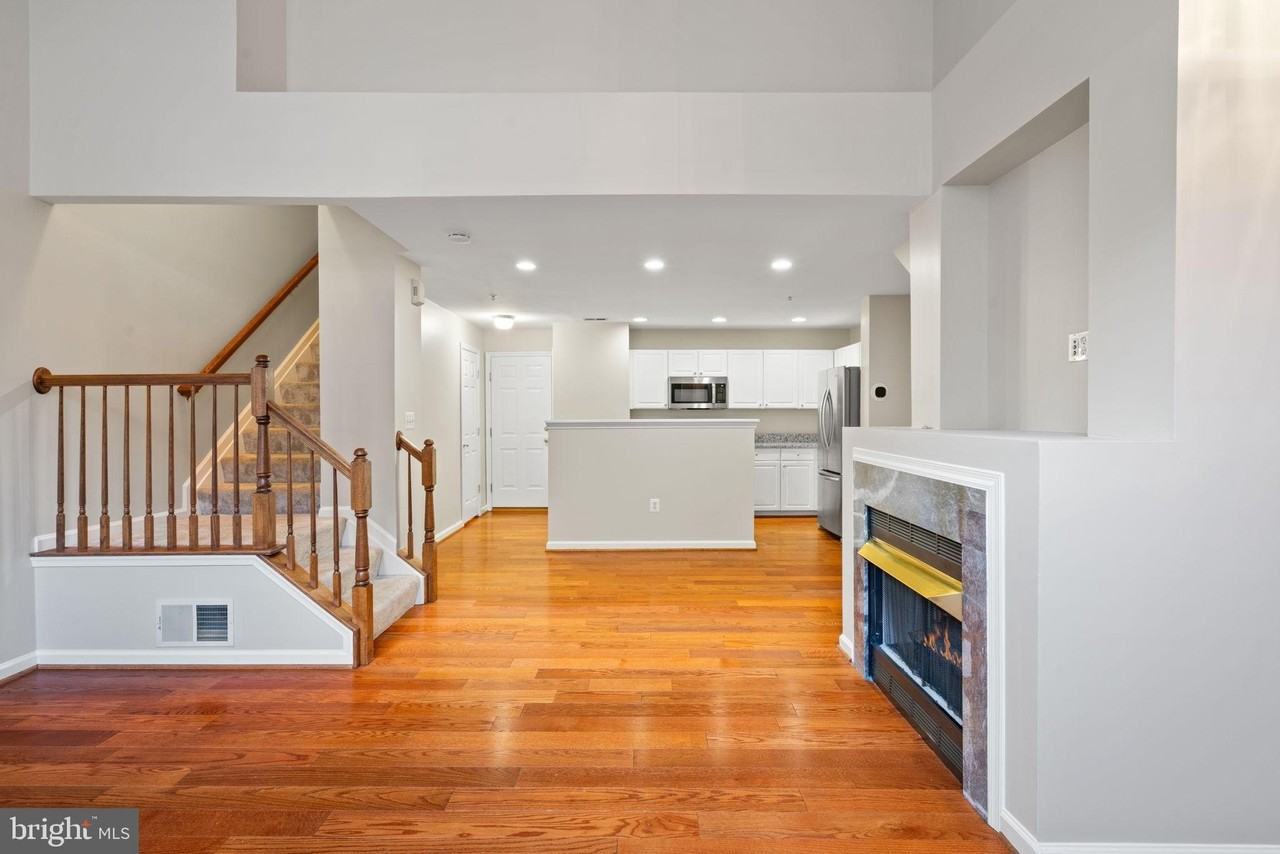 177 Martin Ln - Photo 3 of 28