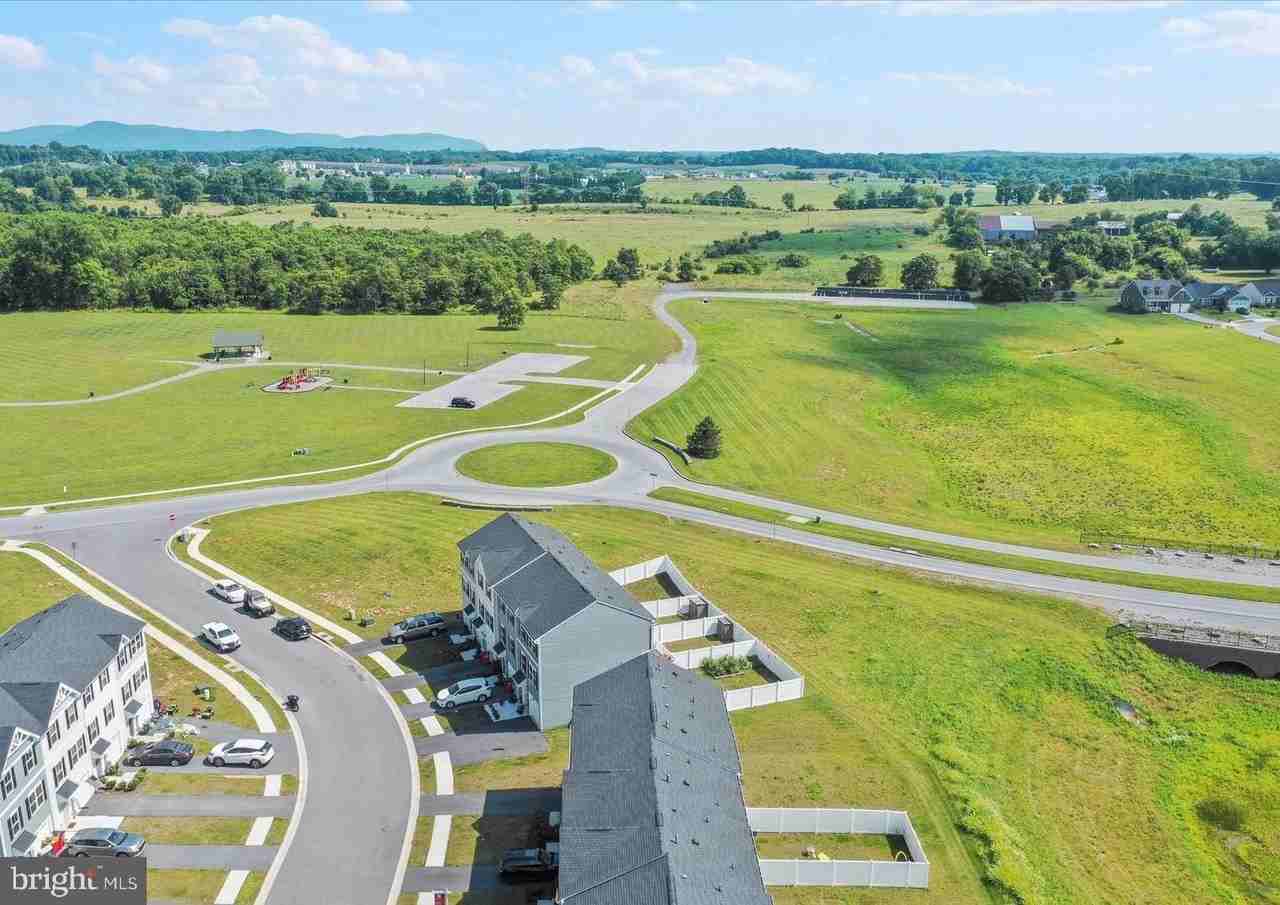 63 Ogunquit Dr - Photo 5 of 31