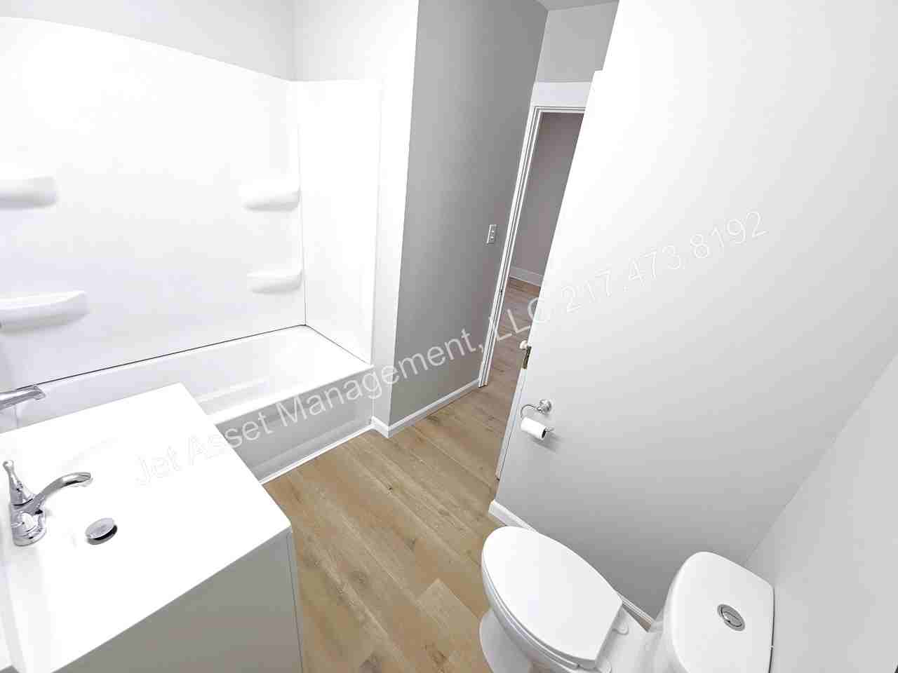 2544 Yale Blvd - Photo 7 of 20