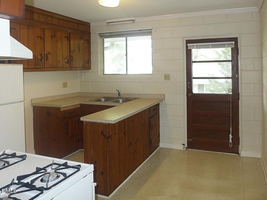 529 Hillsborough St Apt G2 - Photo 5 of 10