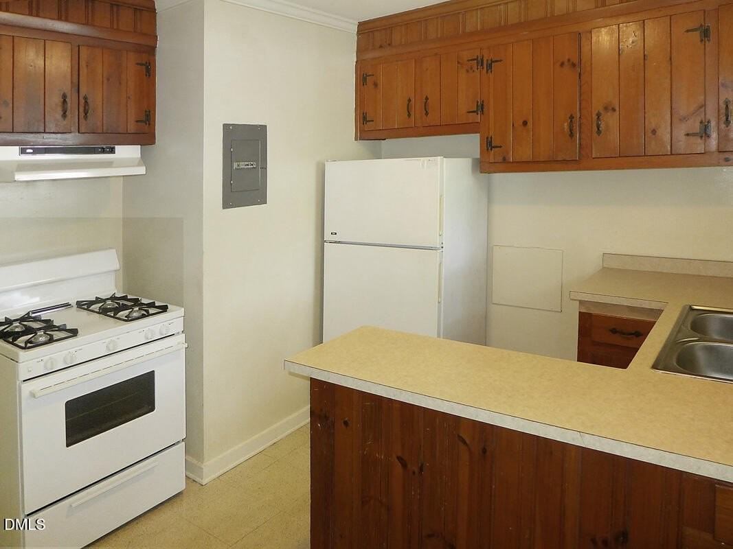 529 Hillsborough St Apt G2 - Photo 6 of 10