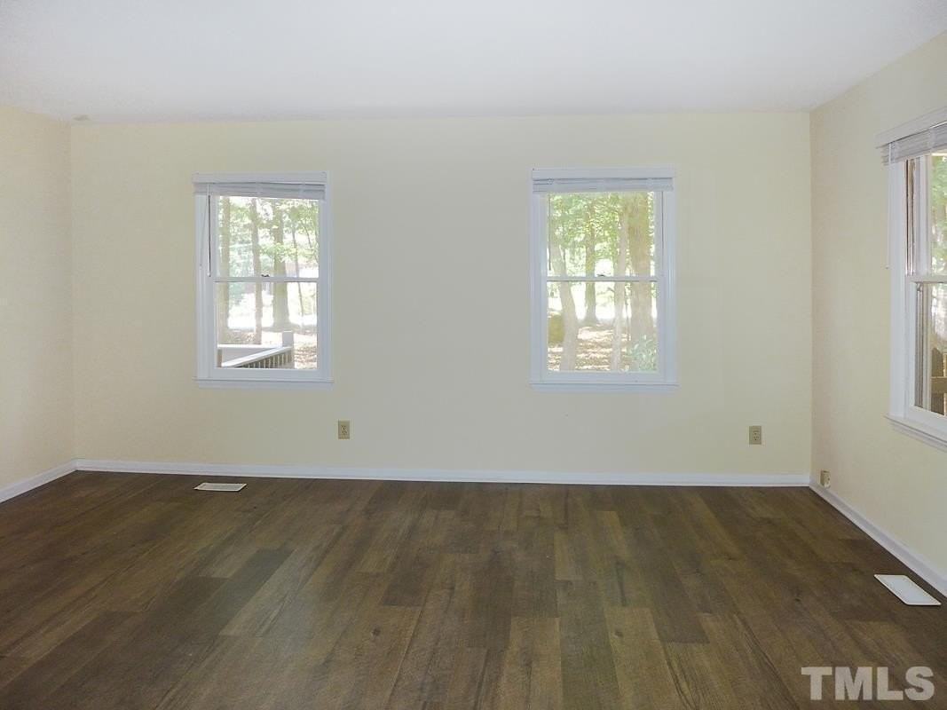 101 Martha Ln - Photo 2 of 17