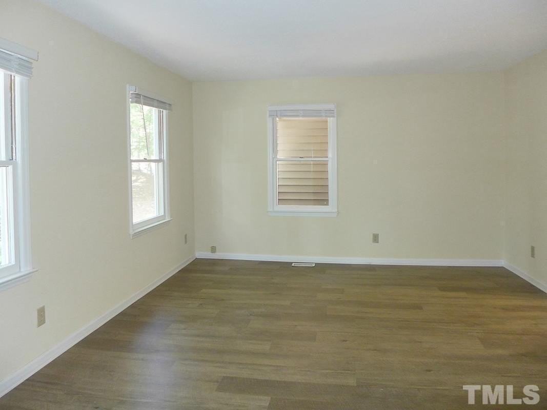 101 Martha Ln - Photo 4 of 17