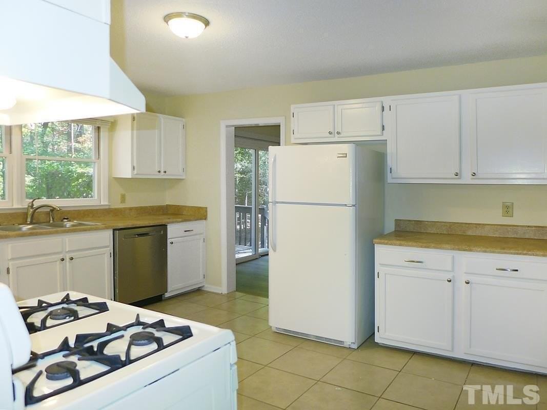 101 Martha Ln - Photo 7 of 17