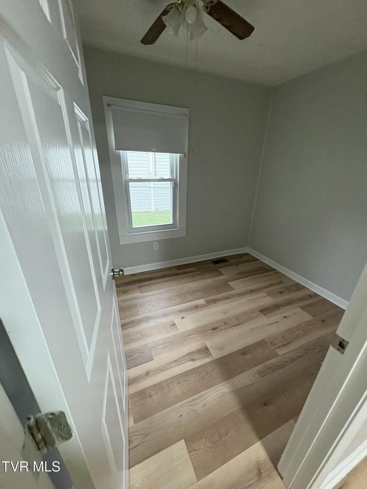 325 Virgil Ave - Photo 5 of 11