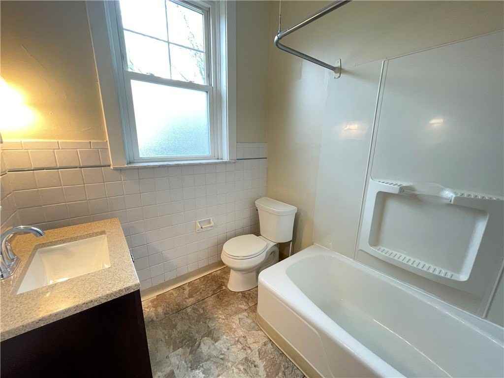 170 Lincoln Ave #2 - Photo 4 of 7