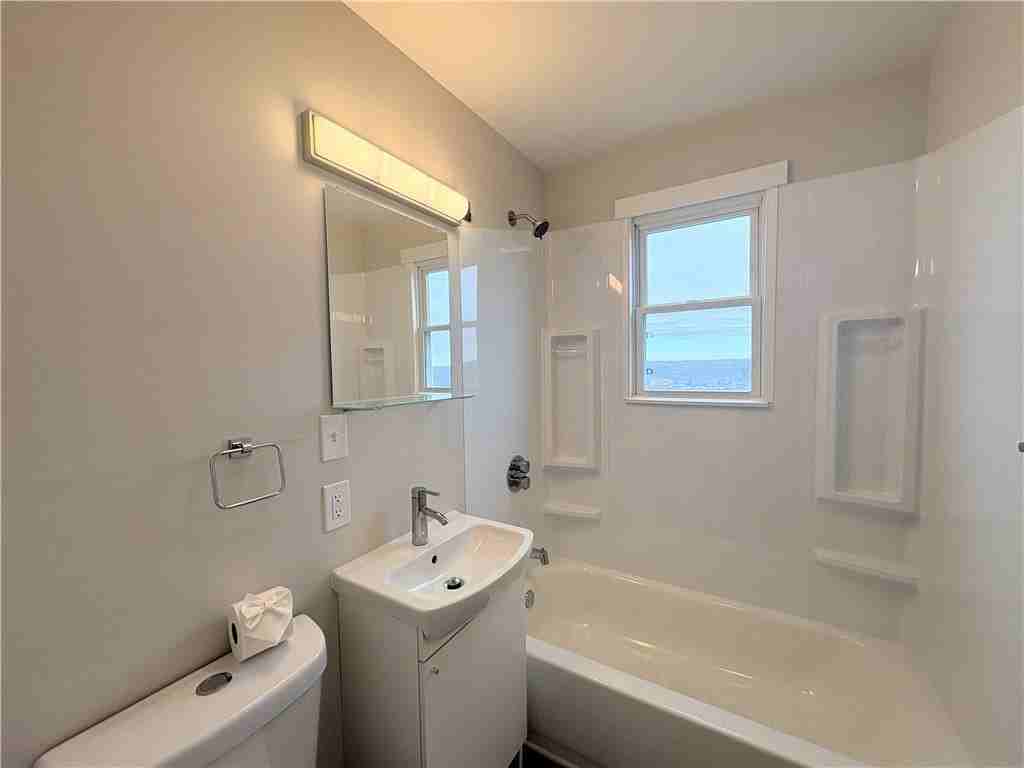 360 Hemlock Dr - Photo 2 of 6