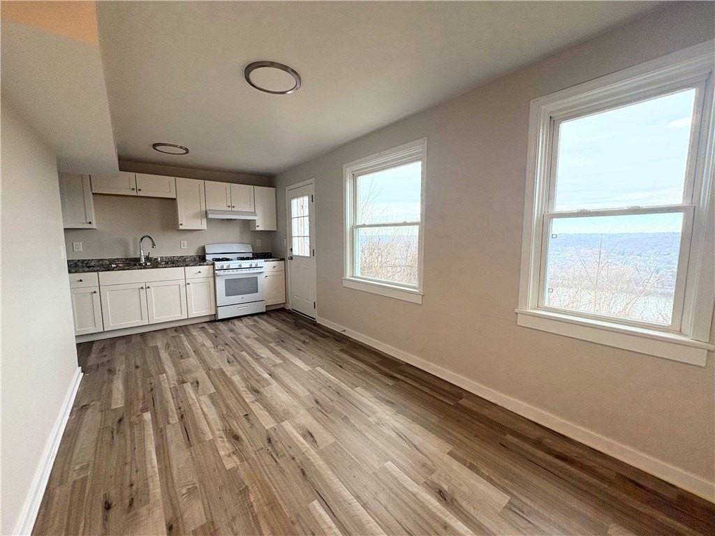 360 Hemlock Dr - Photo 4 of 6