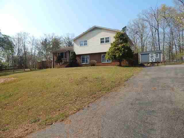 402 Sourwood Dr - Photo 2 of 34