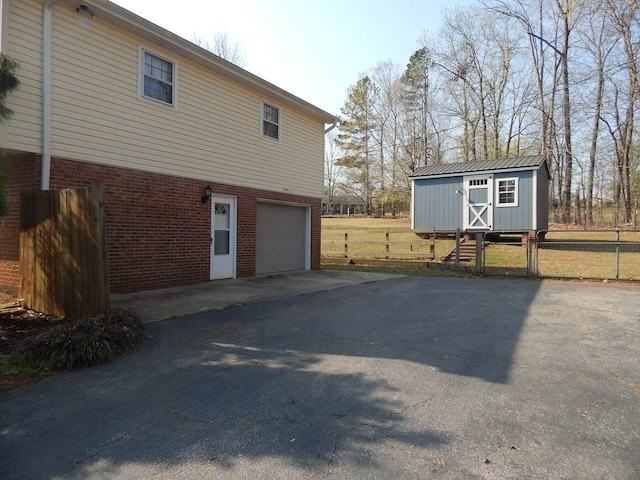 402 Sourwood Dr - Photo 3 of 34