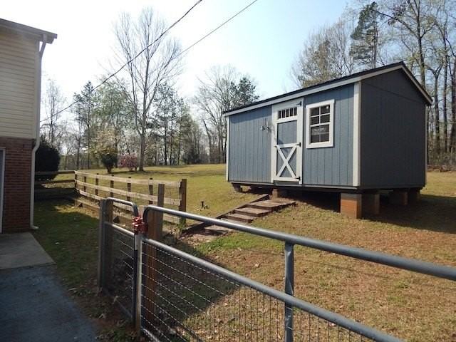 402 Sourwood Dr - Photo 4 of 34