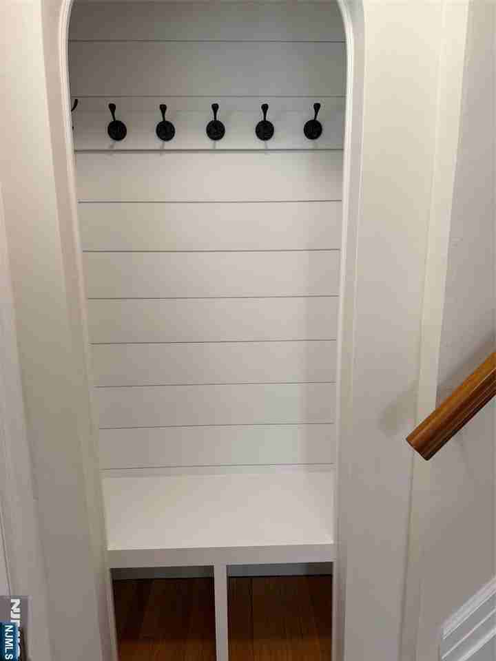 374 Kingston St - Photo 4 of 21