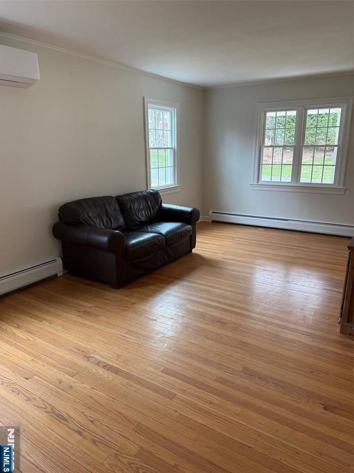 374 Kingston St - Photo 7 of 21