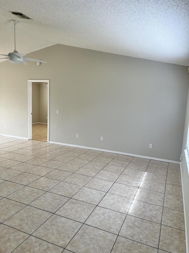 5110 Nw Erskin Ter - Photo 5 of 27