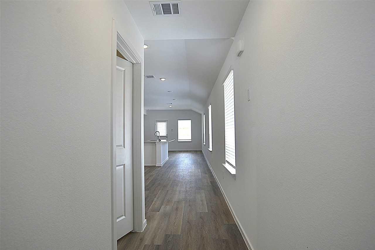 4009 Bronco Station Ln - Photo 3 of 22