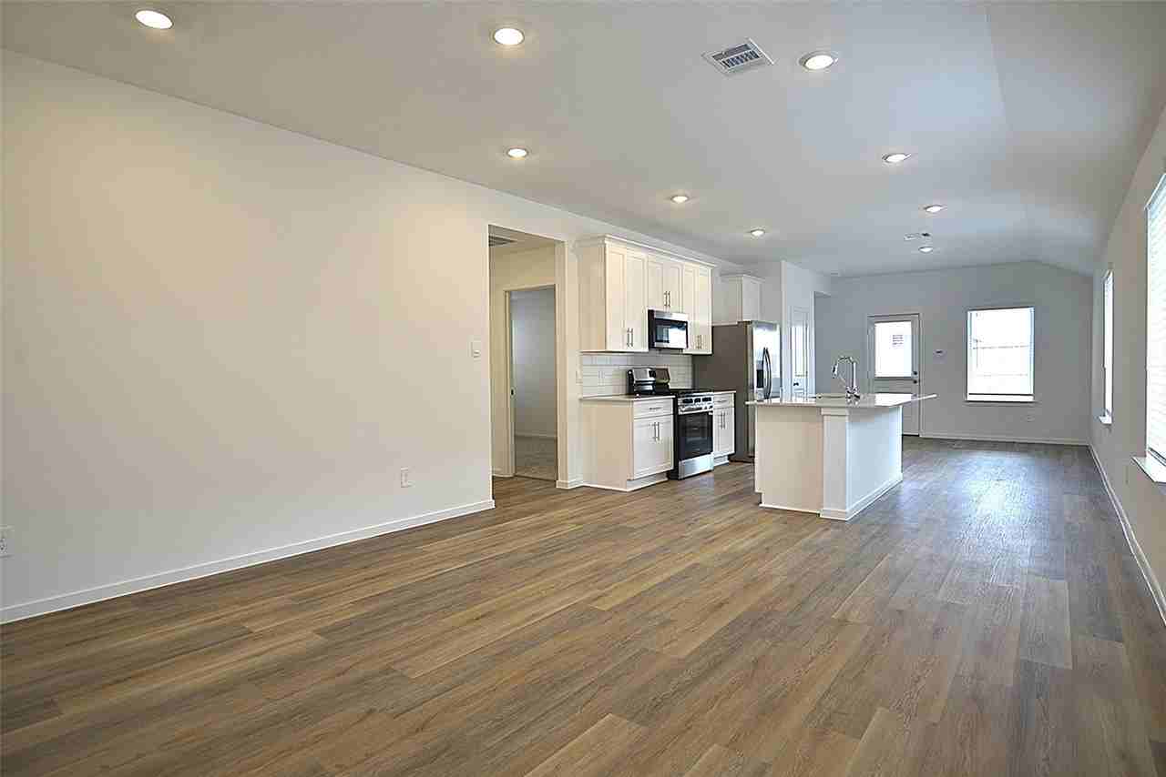 4009 Bronco Station Ln - Photo 4 of 22